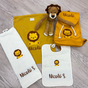 Set asilo completo ricamato