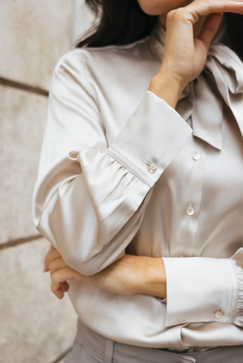 DANIEL & MAYER - CAMICIA IN SETA - BEIGE CON FIOCCO - immagine 2