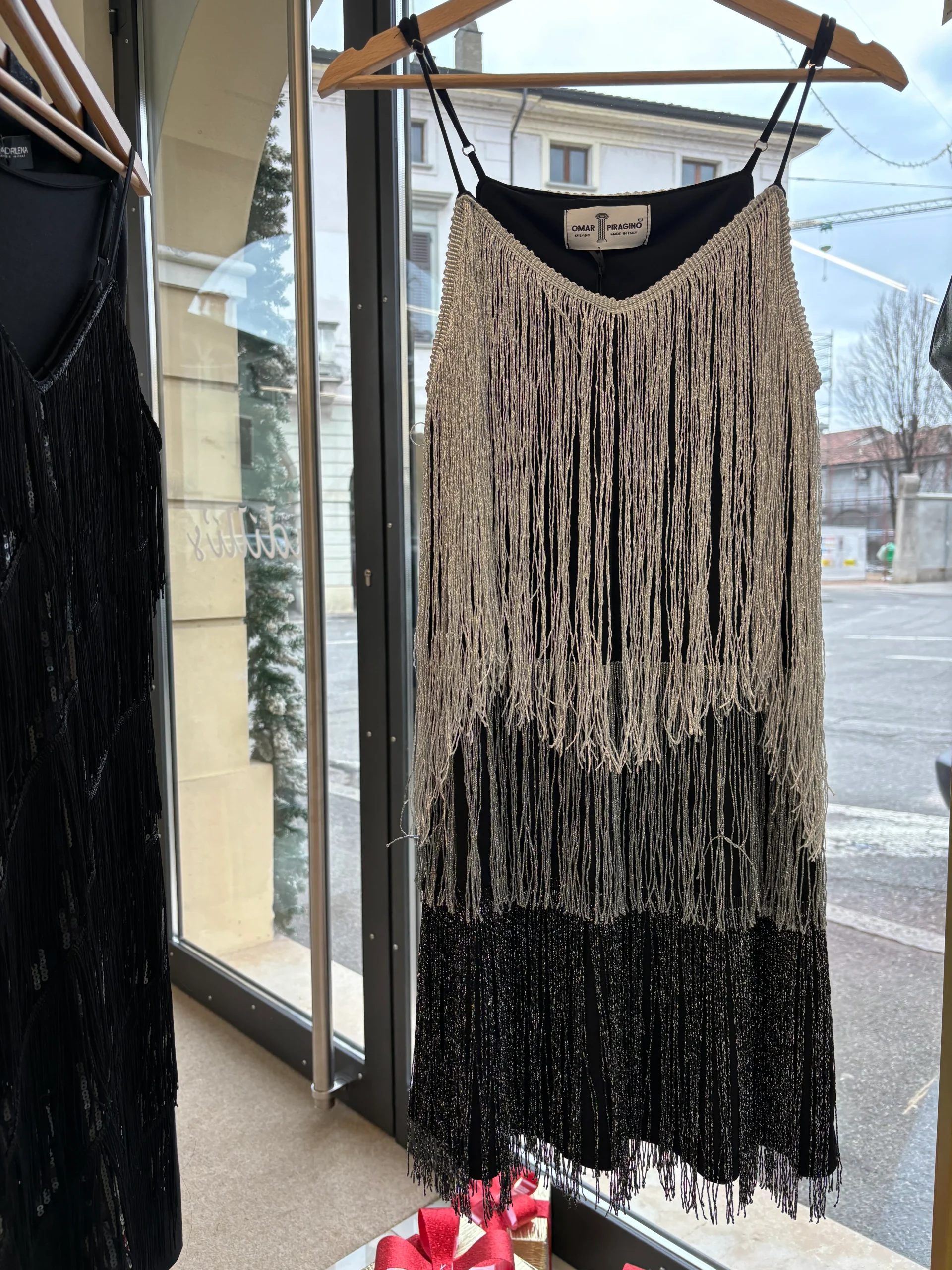 ABITO CON FRANGE - NERO E GRIGIO - immagine 2