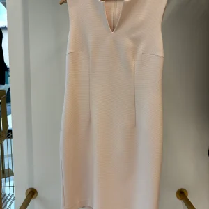 DANIEL & MAYER - ABITO CON SCOLLO - BEIGE