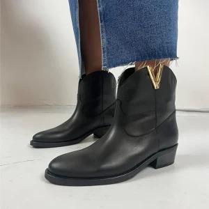 Tronchetto “malibu’” Con Rialzo Interno E Borchie Dorate - Via Roma 15 cod. 3946