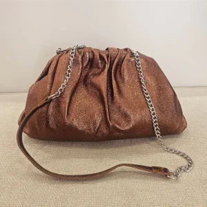 Borsa Pasticcino Grande Laminata Con Tracolla Argento E Pelle - Divisione Chickster's cod. M3539