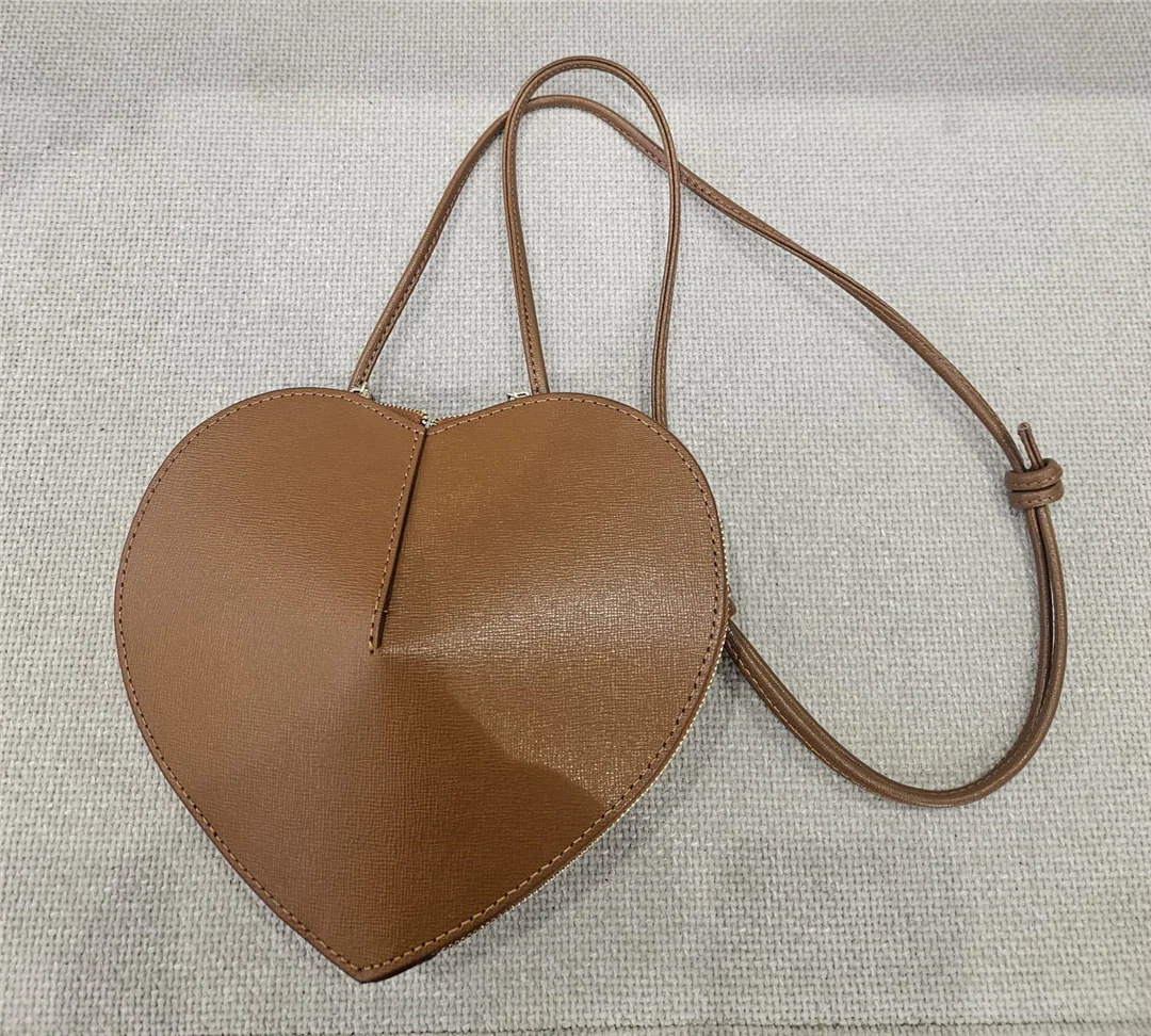 Borsa Cuore In Pelle Con Zip E Tracolla - Divisione Chickster's cod. M3567 - immagine 6