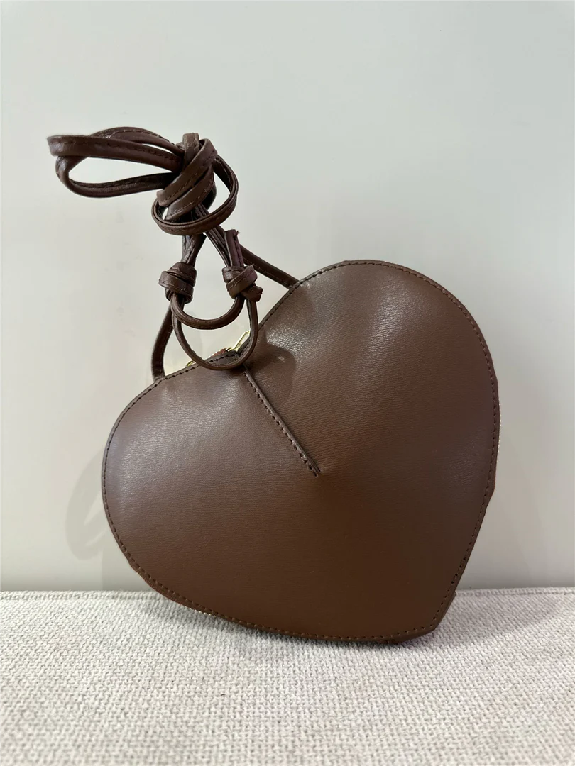 Borsa Cuore In Pelle Con Zip E Tracolla - Divisione Chickster's cod. M3567 - immagine 9