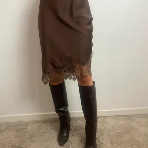 Gonna In Satin Con Pizzo Sul Fondo - Philia Loft cod. D01E0548