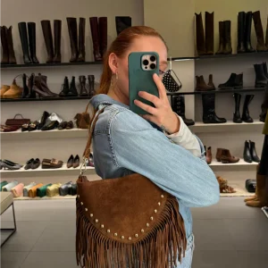 Pochette Con Frange In Camoscio Con Borchie E Tracolla - Divisione Chickster's cod. M3585