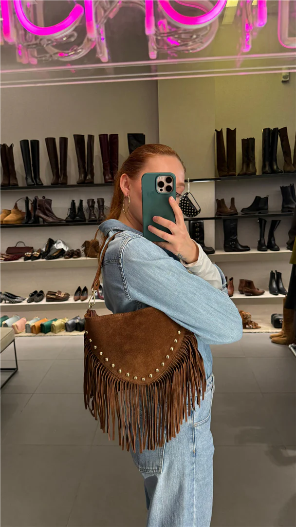 Pochette Con Frange In Camoscio Con Borchie E Tracolla - Divisione Chickster's cod. M3585