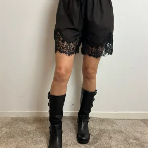 Shorts Con Pizzo Sul Fondo - Haveone cod. PSO_P290