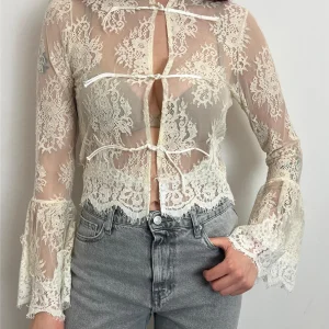 Blusa In Pizzo Con Alamari ,colletto Coreana - Vicolo cod. TAB1167