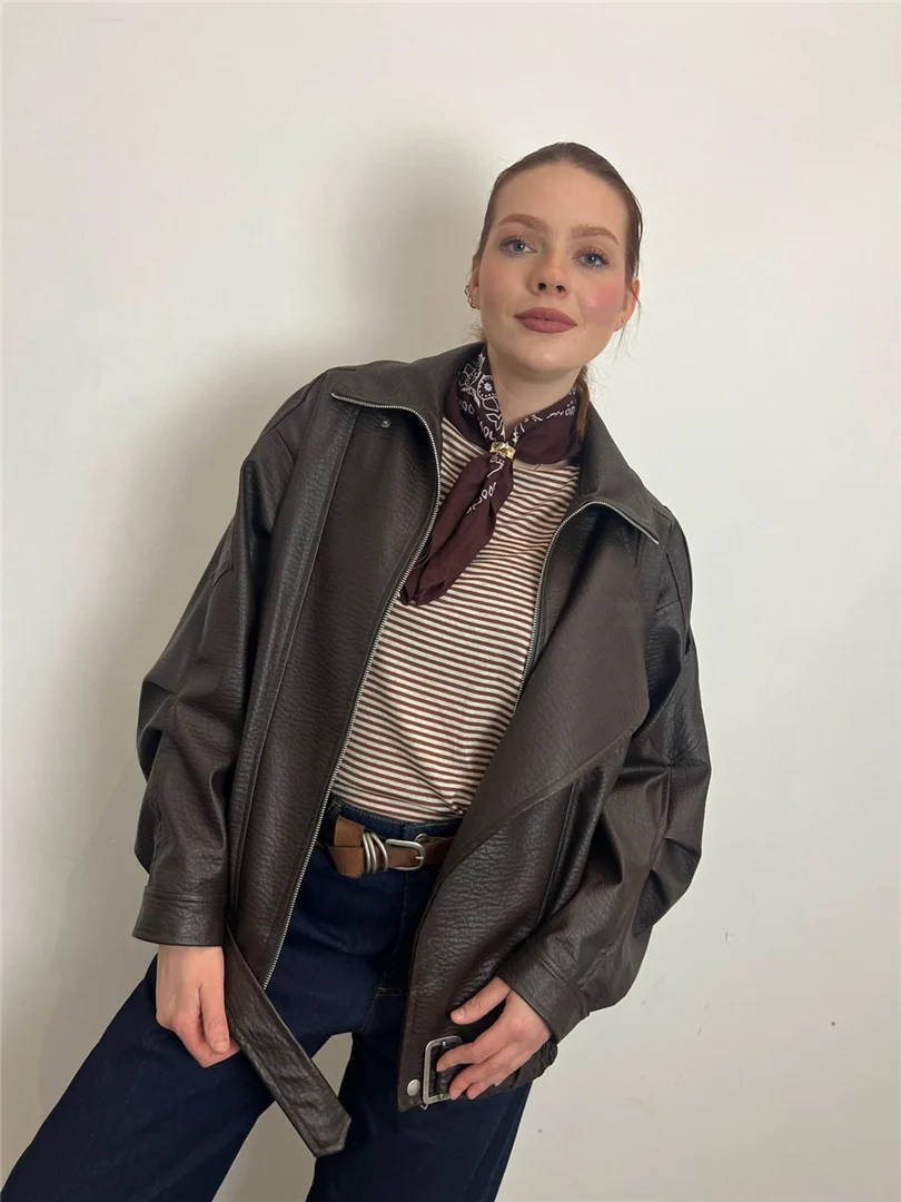 Giacca Effetto Pelle Marrone – Modello Oversize Con Elastico In Vita - Souvenir cod. S39M0571 - immagine 3