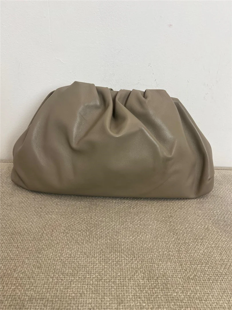 Borsa Pasticcino Grande Con Tracolla Argento Lung. Cm 34 H. Cm 20 - Divisione Chickster's cod. M3538 - immagine 4