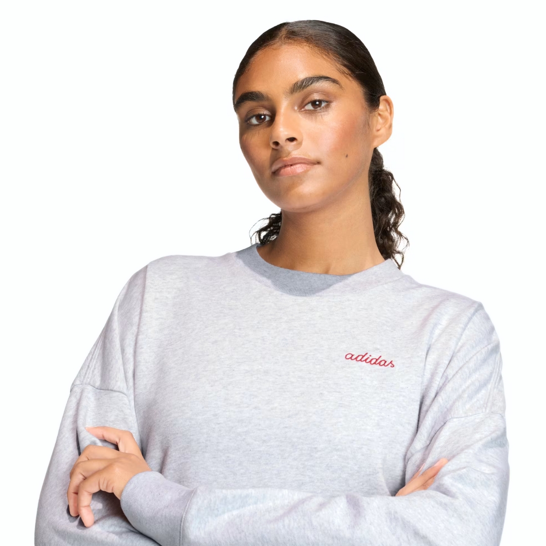 Adidas Felpa Seasonal Essentials Colorpop Con Grafica Ricamata – Light Grey Heather/Active Maroon - immagine 3