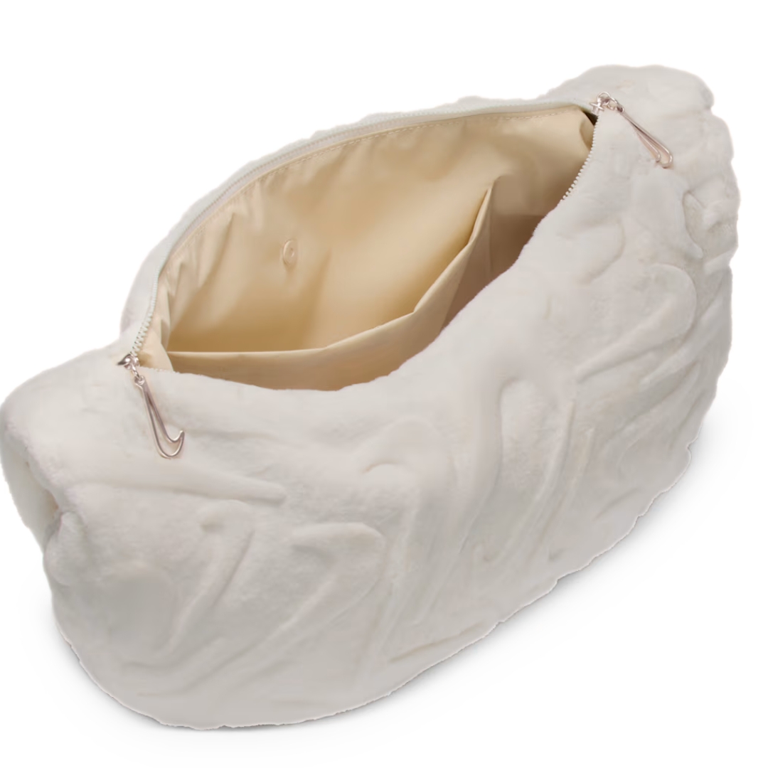 Nike Borsa Slouchy In Ecopelliccia – Phantom - immagine 4