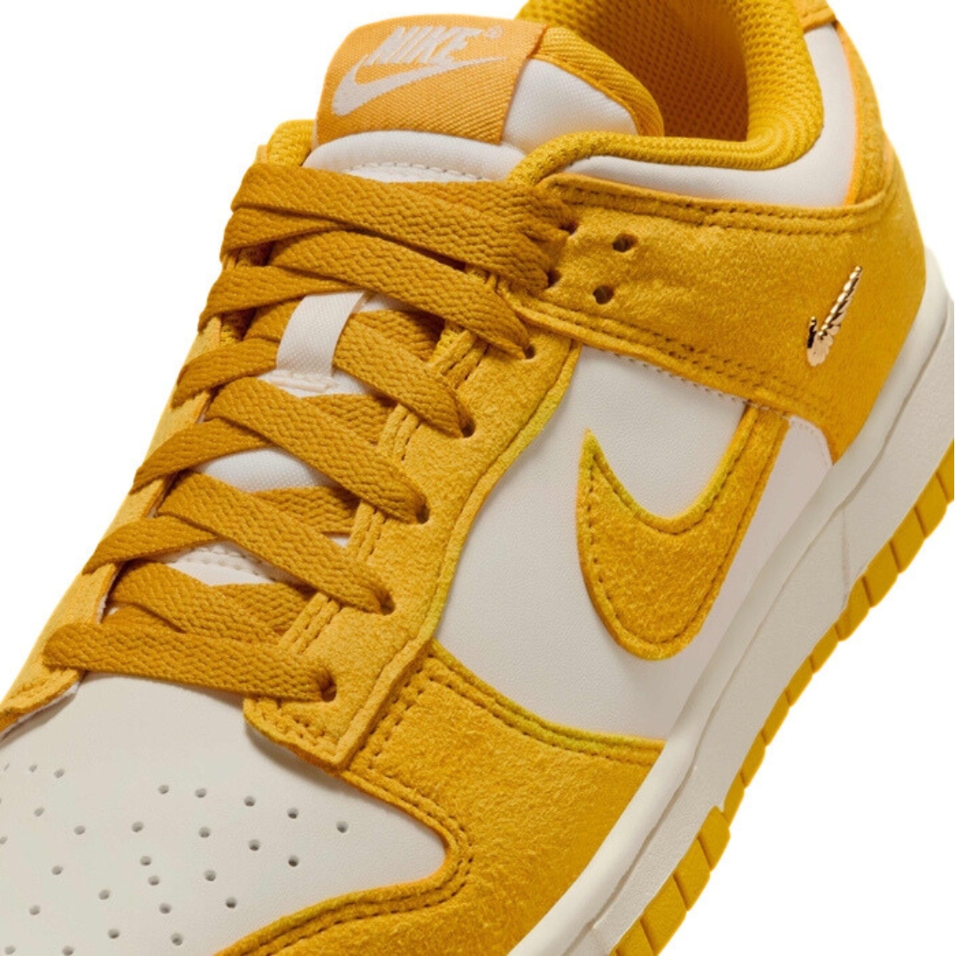 Nike Dunk Low – Pale Ivory/Sail/Metallic Gold/Dark Sulfur - immagine 5