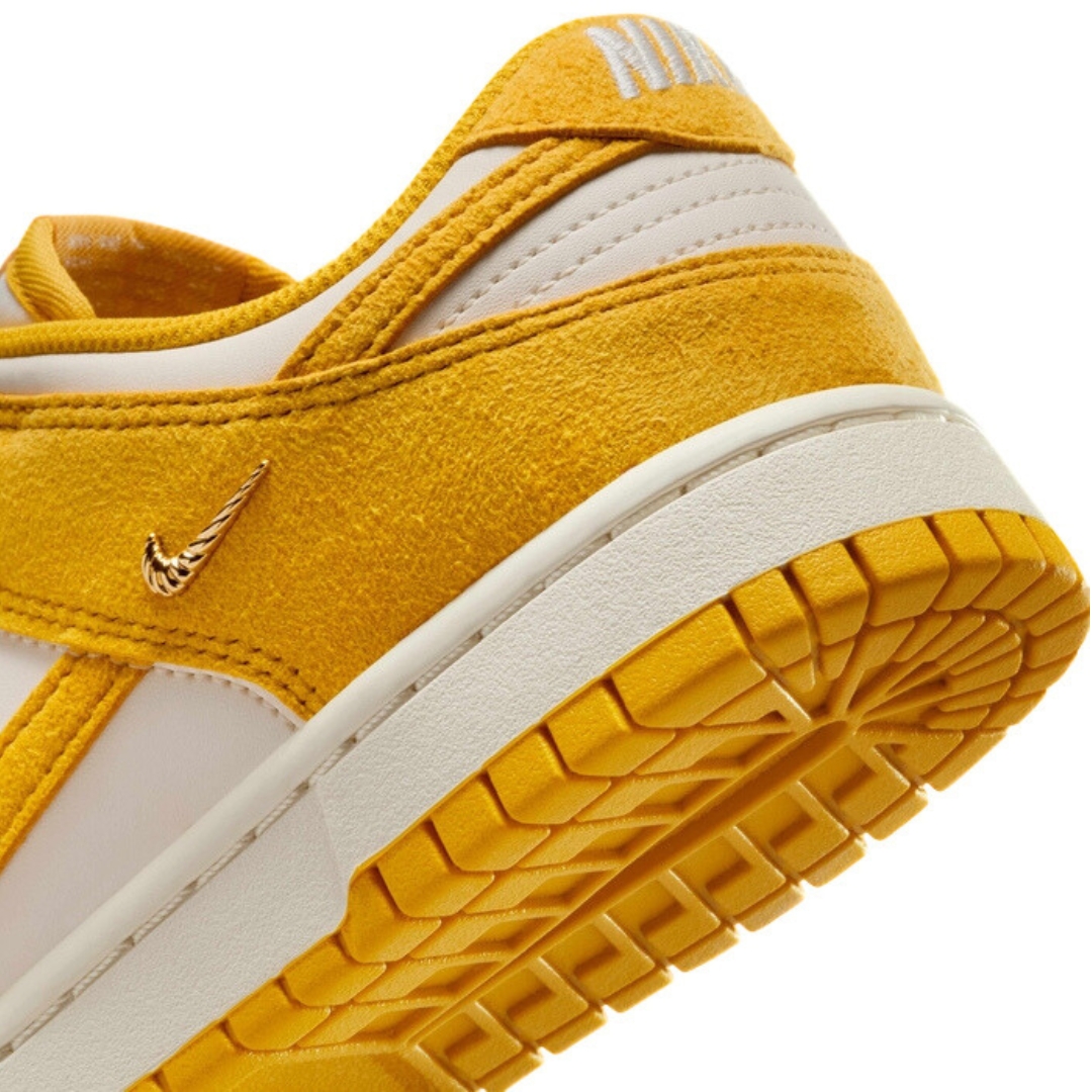 Nike Dunk Low – Pale Ivory/Sail/Metallic Gold/Dark Sulfur - immagine 4