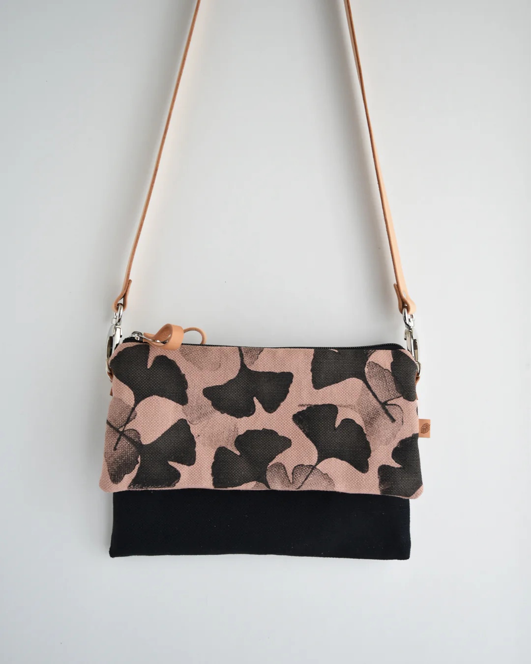 Tracolla doppia CAMELIA nero + rosa antico gingko nero - immagine 3