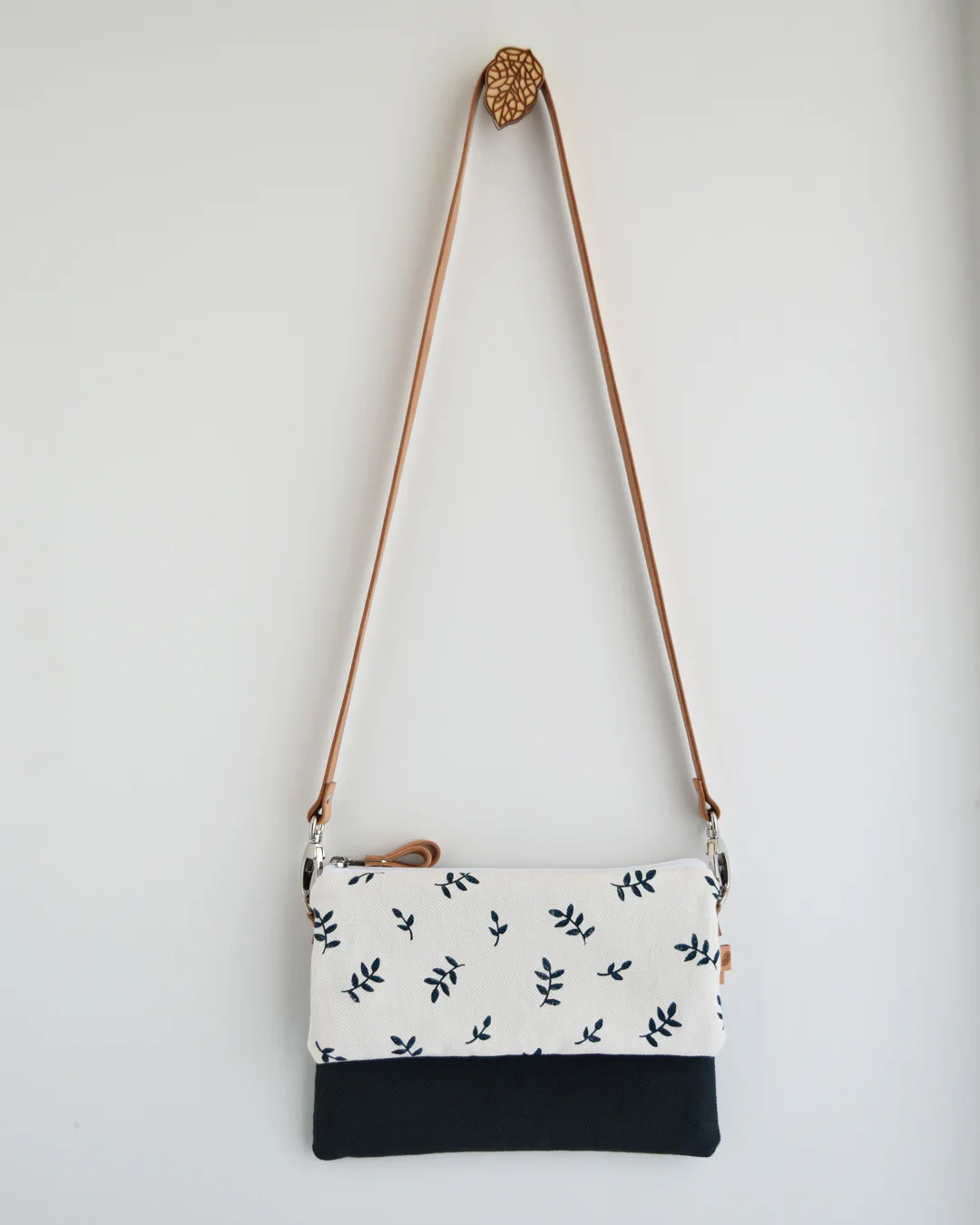 Tracolla doppia CAMELIA blu + bianco germogli - immagine 2