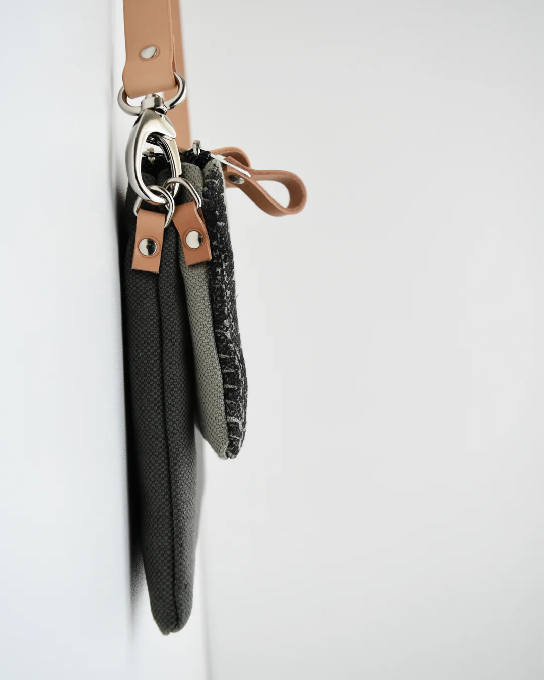 Tracolla doppia CAMELIA grigio verde + salvia del deserto felce nera - immagine 5