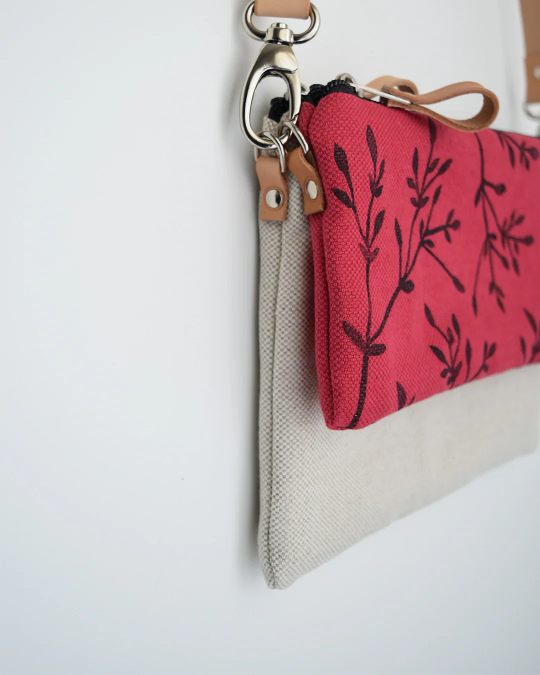 Tracolla doppia CAMELIA natural + magenta bacche - immagine 4