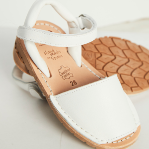 Minorchine bimbo unisex bianca