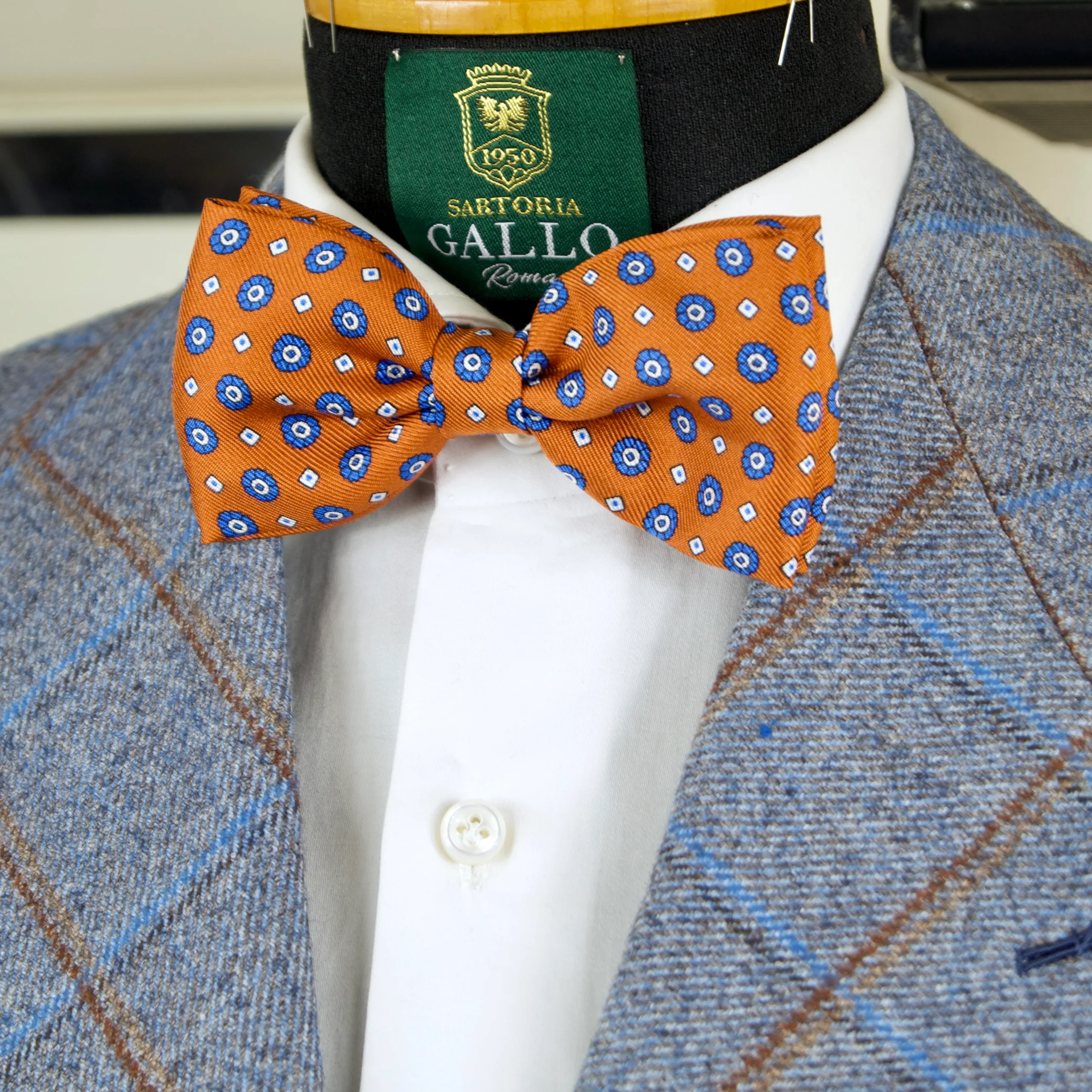 PRE-KNITTED BOWTIE COPPER SILK WITH CLASSIC MEDALLION PATTERN - immagine 3