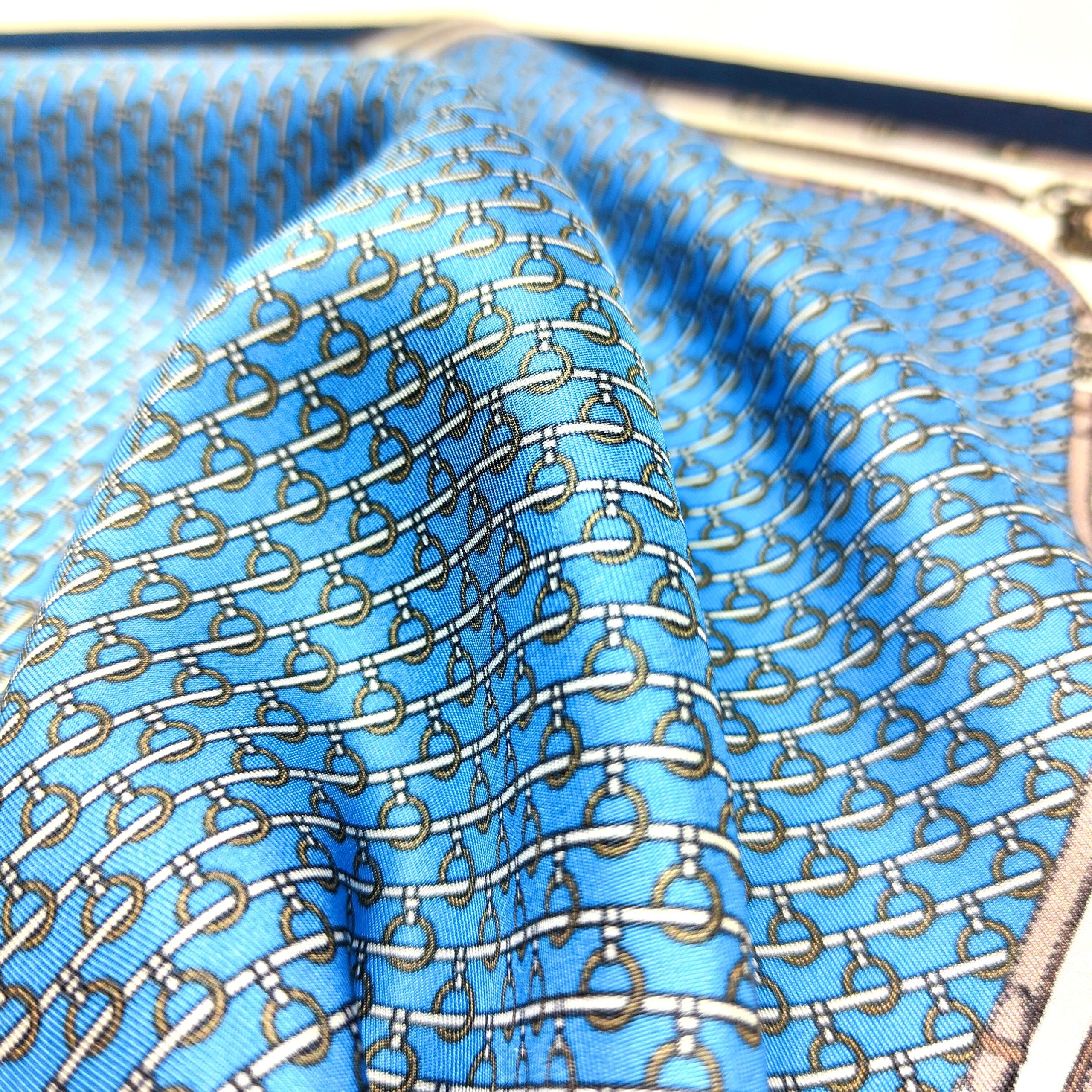 Pochette fondo azzurro con micro fantasia e cornice reale - immagine 6