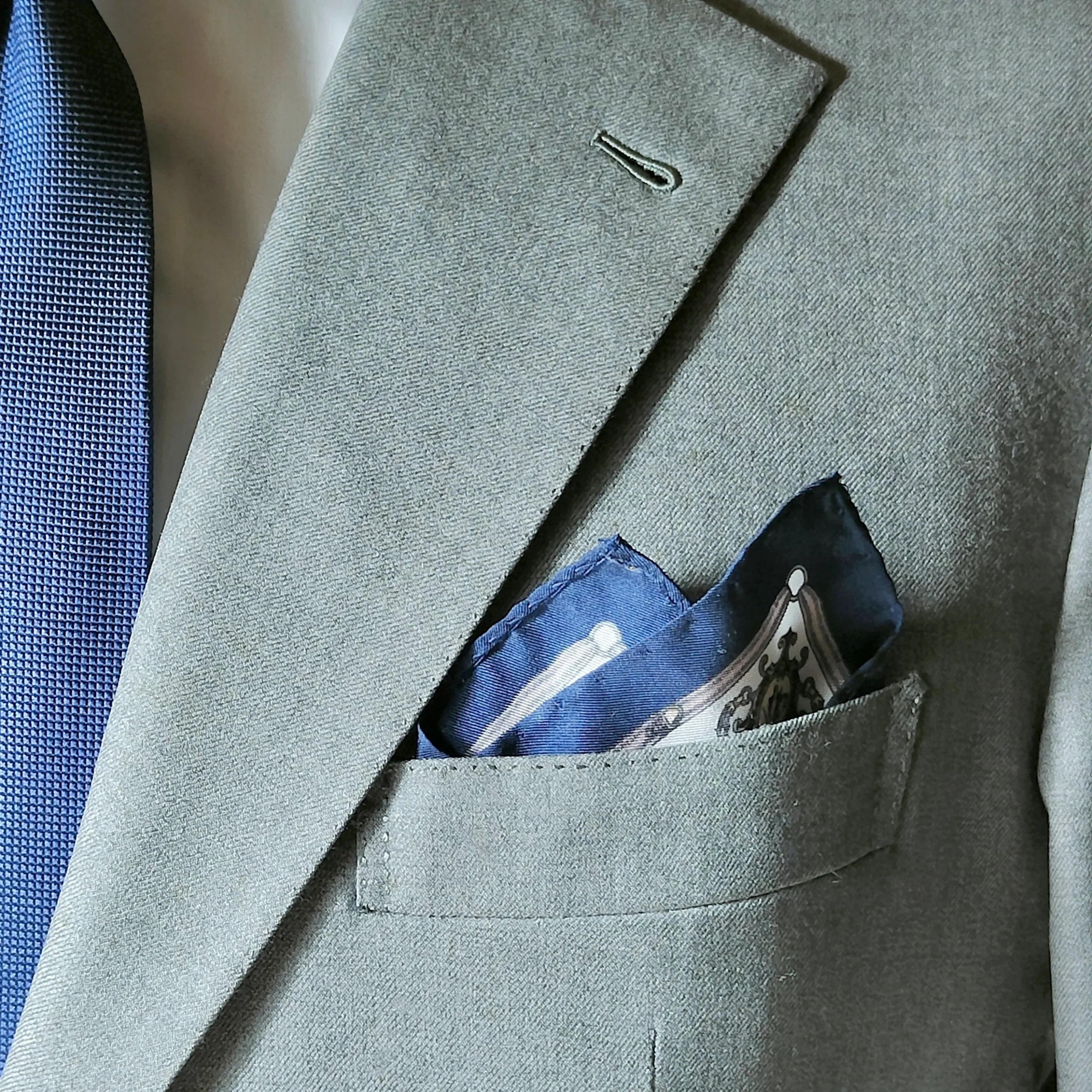 Pochette fondo azzurro con micro fantasia e cornice reale - immagine 7